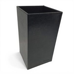 Vedbrikett holder svart kunst skinn