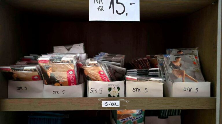 Forside 27 Strømpebukser til 15 kr hos Megasalg i Moss